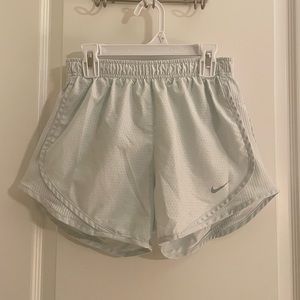 Women’s Nike Dry Tempo Short Size Extra Small Mint Blue